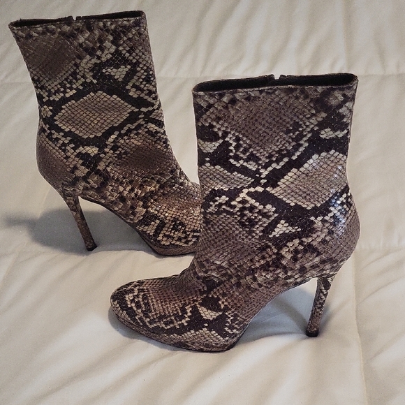 Stuart Weitzman Snakeskin Heeled Boots - Picture 4 of 6